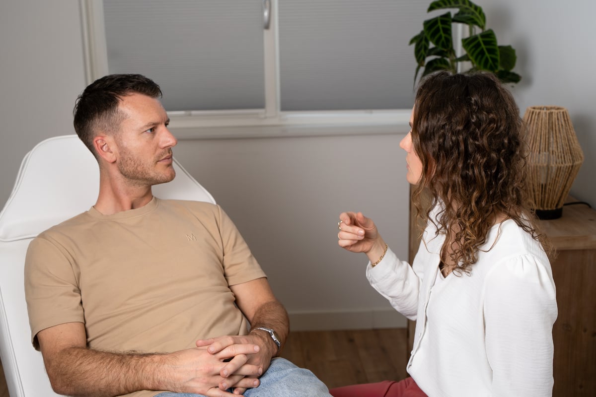 Botox en filler behandeling intake met man